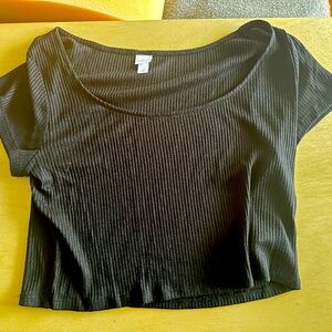 Black crop top T-shirt